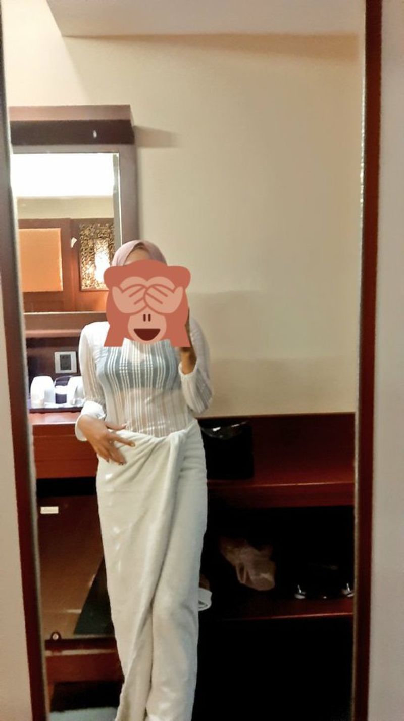 hijaber cantik Melayani di Kamar Hotel