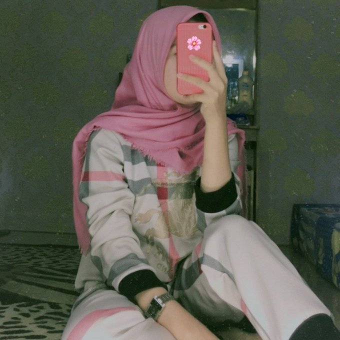 Foto Selfie Gadis Cantik Berjilbab