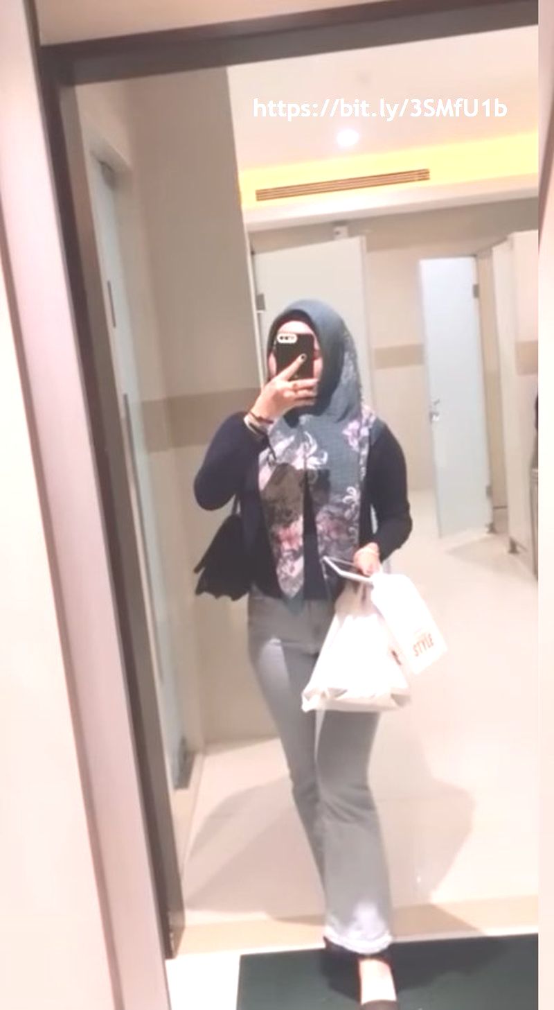 Soraya Ferani Dhita, cewek berjilbab cantik seksi sedang antar COD kue bolu, kue gembung, kue apem spesial ke kamar hotel