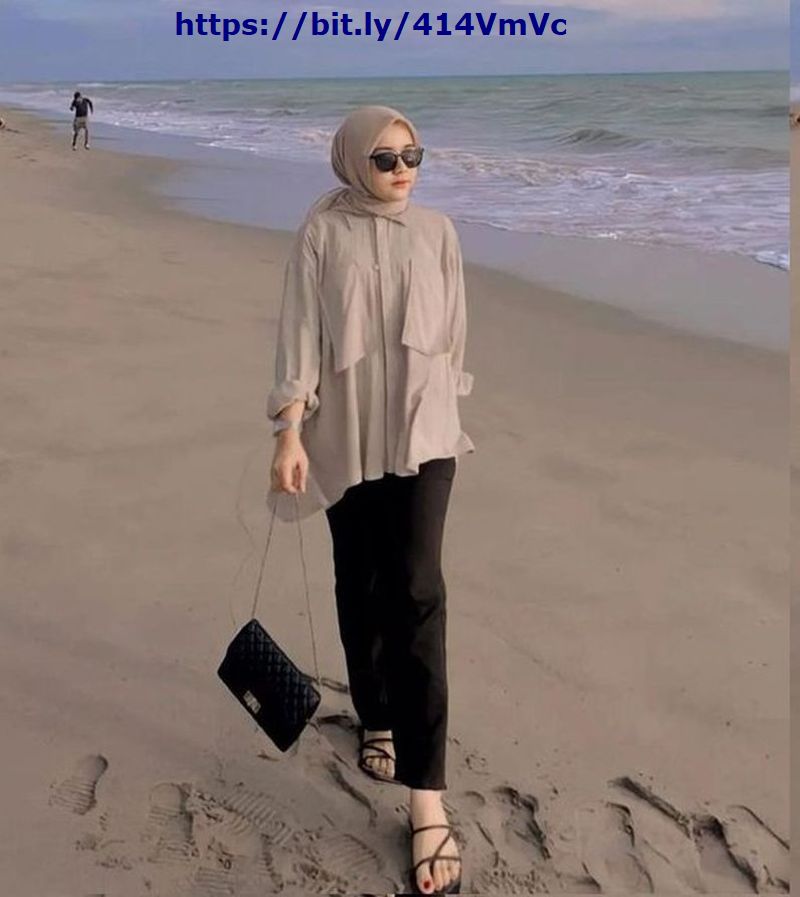 Soraya, gadis hijaber cantik gaya berkacamata di pantair