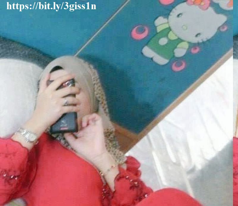 Ferani Dhita, Fose cewek berjilbab selfie sendiri di atas kasur kamar kosan