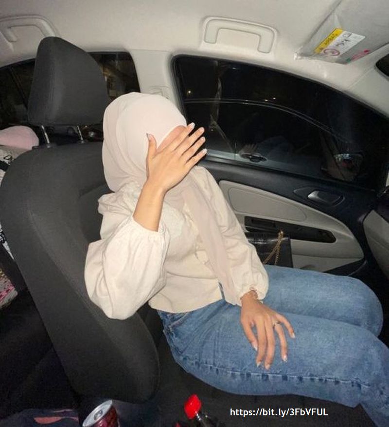 Soraya, gadis hijaber dijemput malu-malu naik mobil di malam Jumat