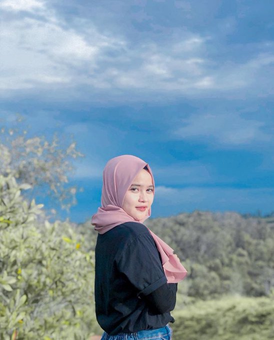 foto gaya gadis hijaber cantik bispak