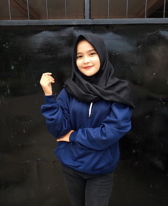 photo gaya gadis hijaber cantik bisyar surabaya