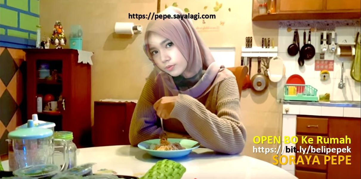 Soraya Cewek Hijaber Open BO Sedang Makan Mie di Rumah Pelanggan Sebelum Dicrottt