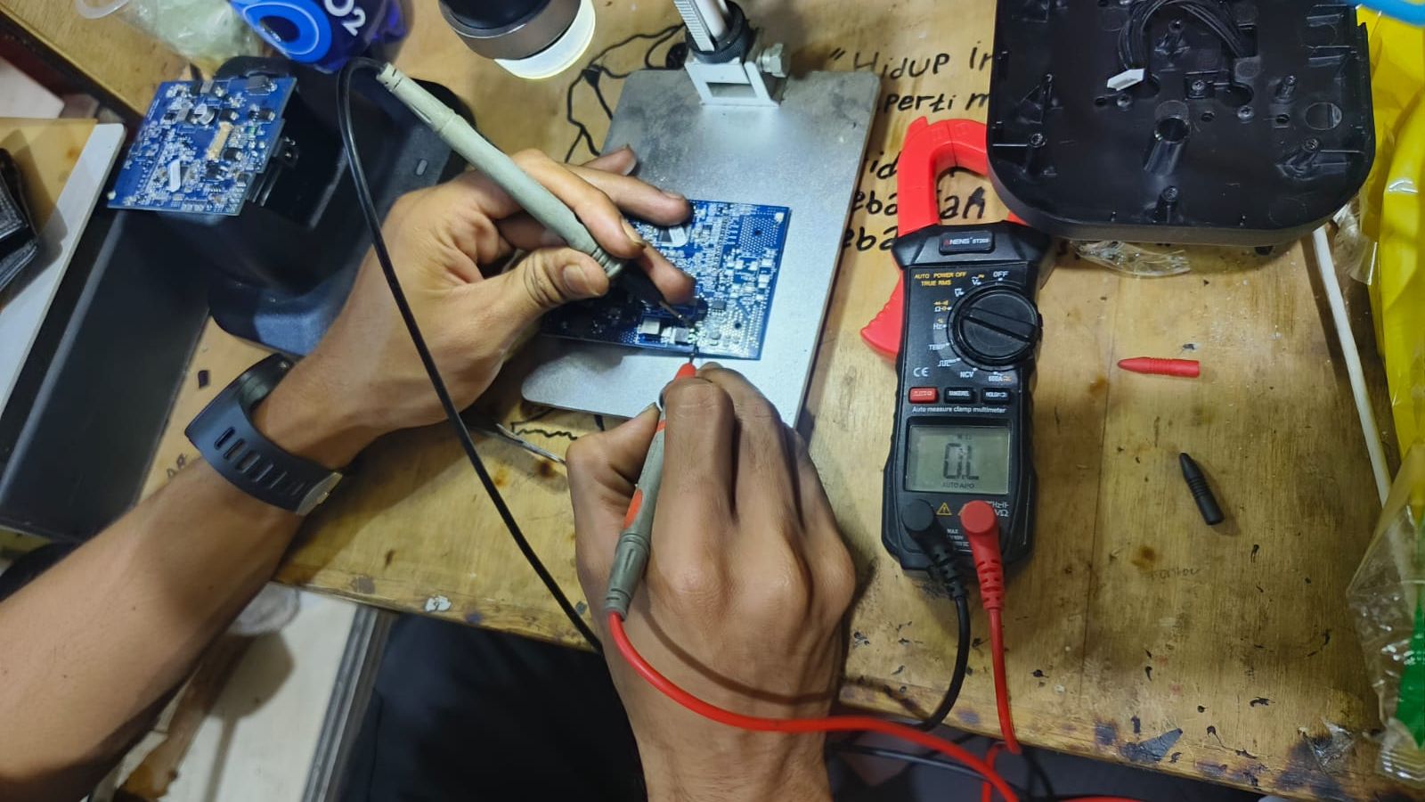 Foto Staf maintenance alat komunikasi Radio VHF/UHF , POC, DMR &amp; Trunking P25